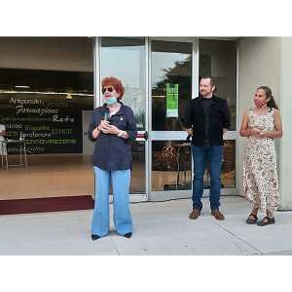 L'assessore regionale alla Cultura Tiziana Gibelli mentre porta il saluto della Regione allinaugurazione del Nimm, Centro sperimentale arti e mestieri Carlo Di Giulian di Arba. - L'assessore regionale alla Cultura Tiziana Gibelli mentre porta il saluto della Regione allinaugurazione del Nimm, Centro sperimentale arti e mestieri Carlo Di Giulian di Arba.