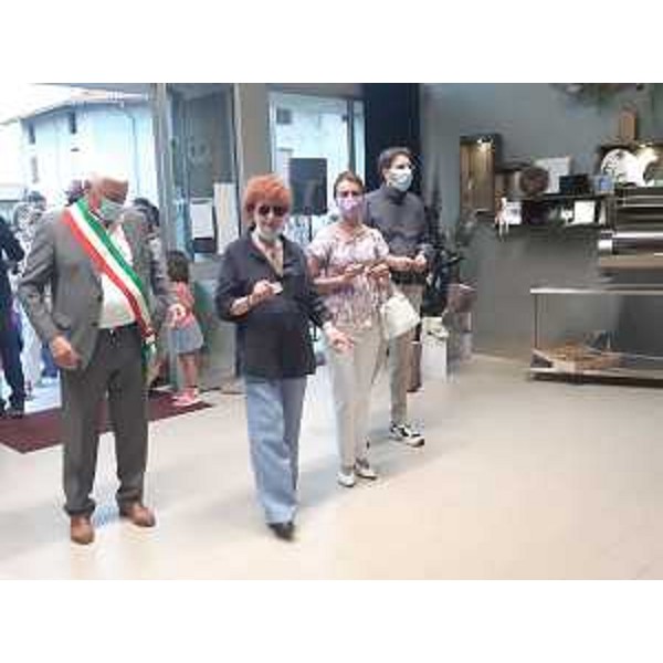 L'assessore regionale alla Cultura Tiziana Gibelli mentre porta il saluto della Regione allinaugurazione del Nimm, Centro sperimentale arti e mestieri Carlo Di Giulian di Arba. - L'assessore regionale alla Cultura Tiziana Gibelli mentre porta il saluto della Regione allinaugurazione del Nimm, Centro sperimentale arti e mestieri Carlo Di Giulian di Arba.