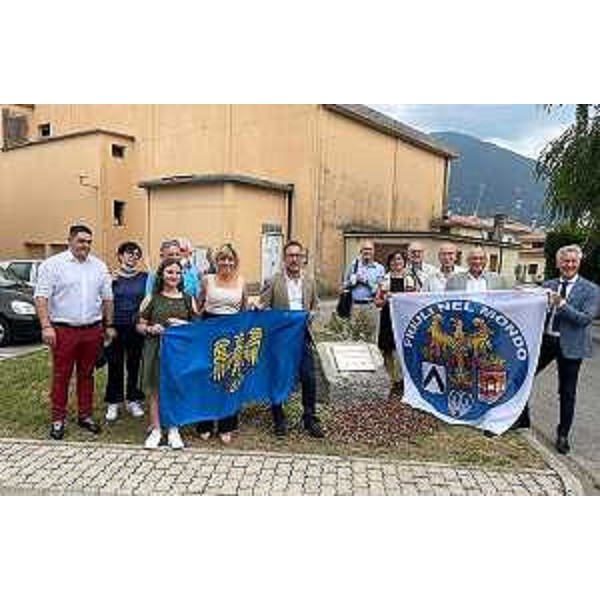 L'assessore regionale Barbara Zilli allinaugurazione della "Piazzetta dellEmigrante" in via Sabina a Osoppo parte del programma della Convention annuale di Ente Friuli nel mondo - L'assessore regionale Barbara Zilli allinaugurazione della "Piazzetta dellEmigrante" in via Sabina a Osoppo parte del programma della Convention annuale di Ente Friuli nel mondo