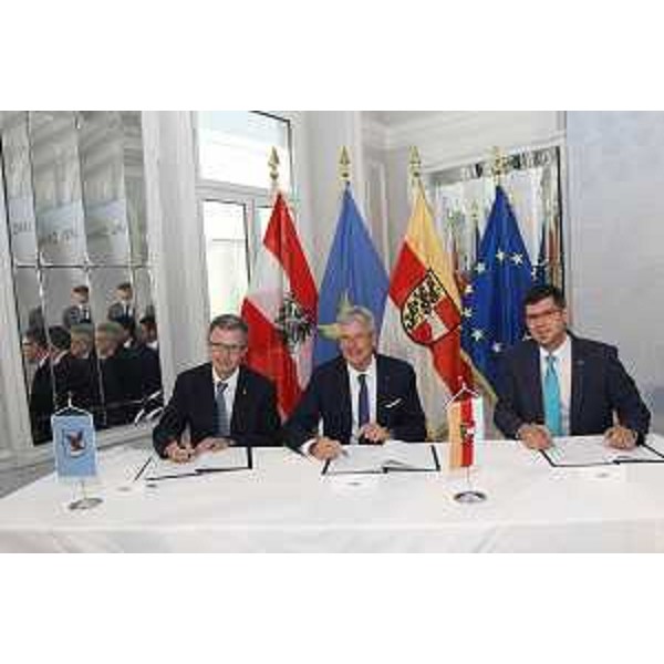 La sottoscrizione dell'accordo - La sottoscrizione dell'accordo