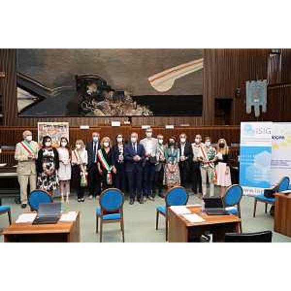 I partecipanti alla premiazione del programma europeo Eloge in Consiglio regionale - I partecipanti alla premiazione del programma europeo Eloge in Consiglio regionale