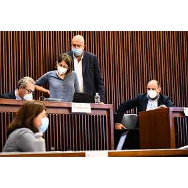 Il gruppo Pd durante i lavori - Il gruppo Pd durante i lavori