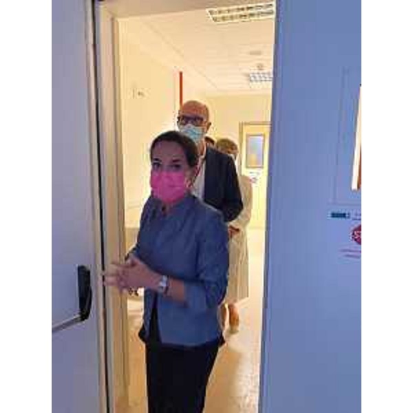 Il vicegovernatore del Friuli Venezia Giulia con delega alla Salute, Riccardo Riccardi, durante la visita della presidente della Commissione Parlamentare per linfanzia e l'adolescenza, la senatrice Licia Ronzulli, al Burlo - Il vicegovernatore del Friuli Venezia Giulia con delega alla Salute, Riccardo Riccardi, durante la visita della presidente della Commissione Parlamentare per linfanzia e l'adolescenza, la senatrice Licia Ronzulli, al Burlo 