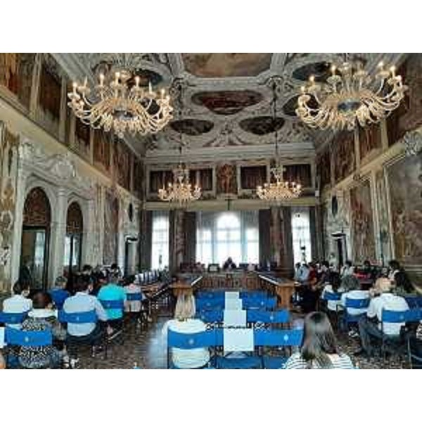 L'assessore regionale alle Autonomie locali Pierpaolo Roberti durante l'incontro con i dipendenti del'Edr di Udine a palazzo Belgrado - L'assessore regionale alle Autonomie locali Pierpaolo Roberti durante l'incontro con i dipendenti del'Edr di Udine a palazzo Belgrado