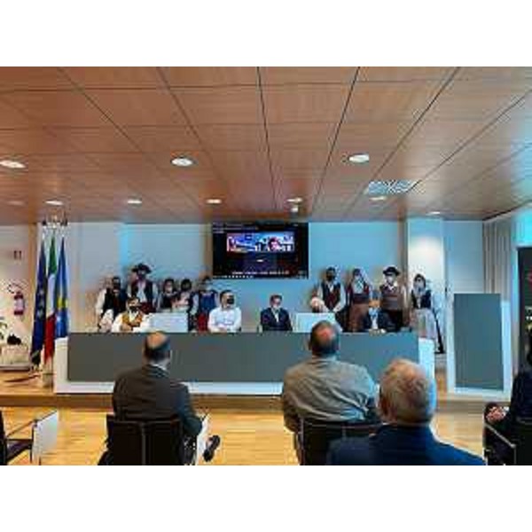 L'assessore regionalle alla Cultura Tiziana Gibelli in videocollegamento con la sede della Regione di Udine per la presentazione dei cinque festival internazionali del folclore - L'assessore regionalle alla Cultura Tiziana Gibelli in videocollegamento con la sede della Regione di Udine per la presentazione dei cinque festival internazionali del folclore