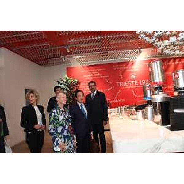L'assessore Zilli e la delagazione Fao in visita alla Illycaffé - L'assessore Zilli e la delagazione Fao in visita alla Illycaffé