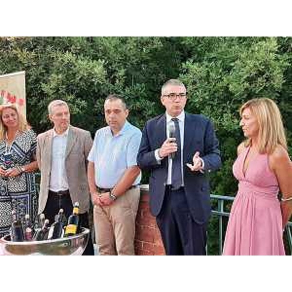 L'assessore regionale alle Autonomie locali Pierpaolo Roberti porta il suo saluto alla manifestazione "Calici di stelle" a Sistiana - L'assessore regionale alle Autonomie locali Pierpaolo Roberti porta il suo saluto alla manifestazione "Calici di stelle" a Sistiana