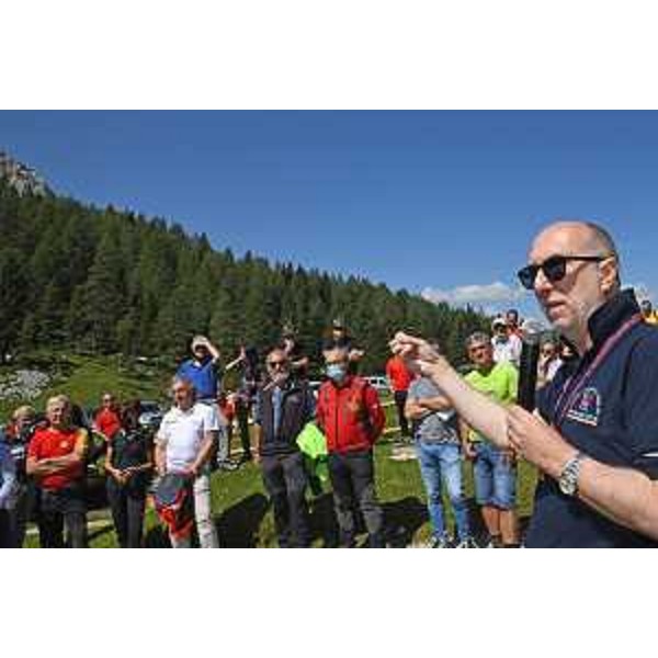 Il vice governatore con delega alla Salute, Riccardo Riccardi, alla malga Cason di Lanza dove era presente assieme all'assessore regionale alla Montagna, Stefano Zannier, per la consegna del primo kit di pronto intervento per l'emergenza sanitaria incluso nel progetto "Comunità e montagna in sicurezza". - Il vice governatore con delega alla Salute, Riccardo Riccardi, alla malga Cason di Lanza dove era presente assieme all'assessore regionale alla Montagna, Stefano Zannier, per la consegna del primo kit di pronto intervento per l'emergenza sanitaria incluso nel progetto "Comunità e montagna in sicurezza".