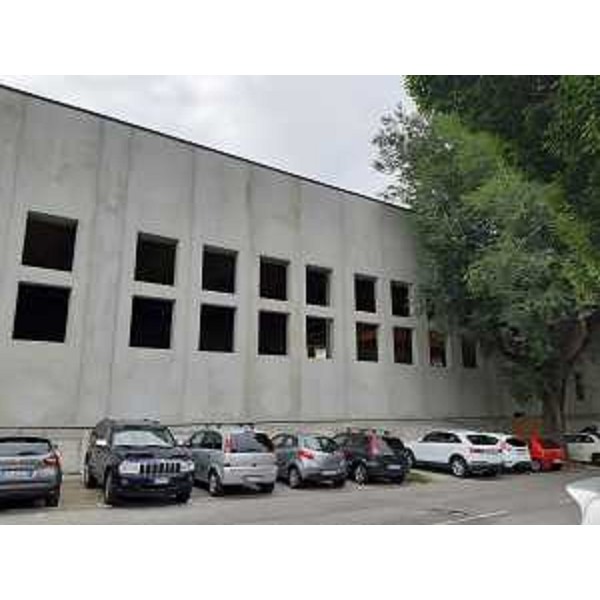 L'edificio che ospiterà il nuovo centro polisportivo nel rione di San Giovanni a Trieste - L'edificio che ospiterà il nuovo centro polisportivo nel rione di San Giovanni a Trieste