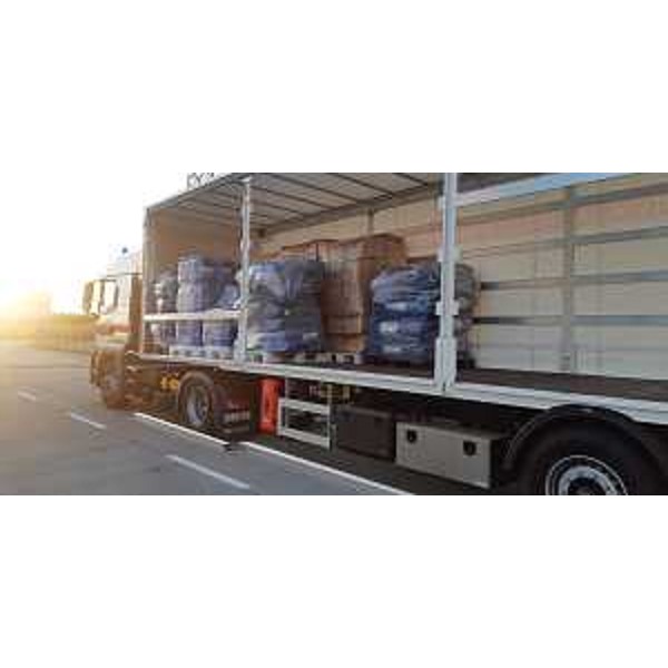 I mezzi della Protezione civile regionale con i materiali da donare a favore della popolazione di Haiti colpita dal recente sisma. - I mezzi della Protezione civile regionale con i materiali da donare a favore della popolazione di Haiti colpita dal recente sisma.