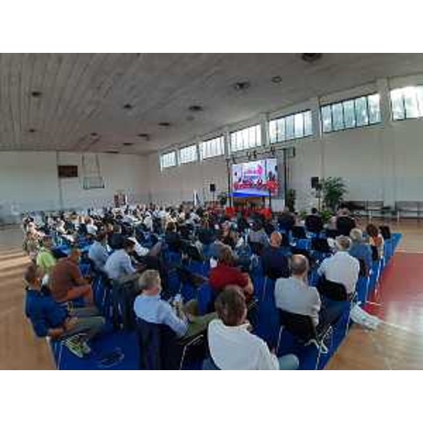La patea presente alla tavola rotonda - La patea presente alla tavola rotonda