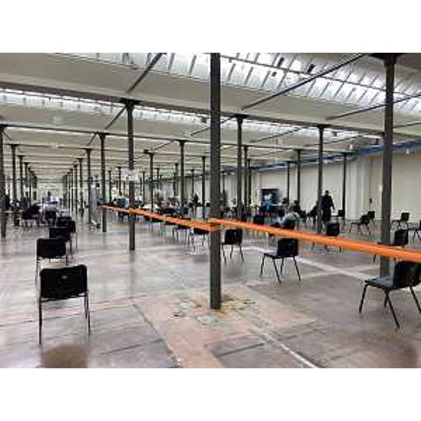 Il centro vaccinale allestito in Fiera a Udine che oggi ha accolto un centinaio di persone per l'inoculazione della terza dose - Il centro vaccinale allestito in Fiera a Udine che oggi ha accolto un centinaio di persone per l'inoculazione della terza dose