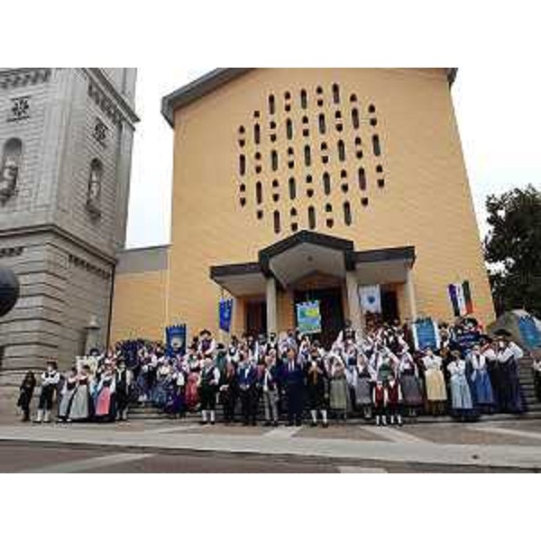 I gruppi folcloristici e le autorità locali e regionali a Pasian di Prato - I gruppi folcloristici e le autorità locali e regionali a Pasian di Prato