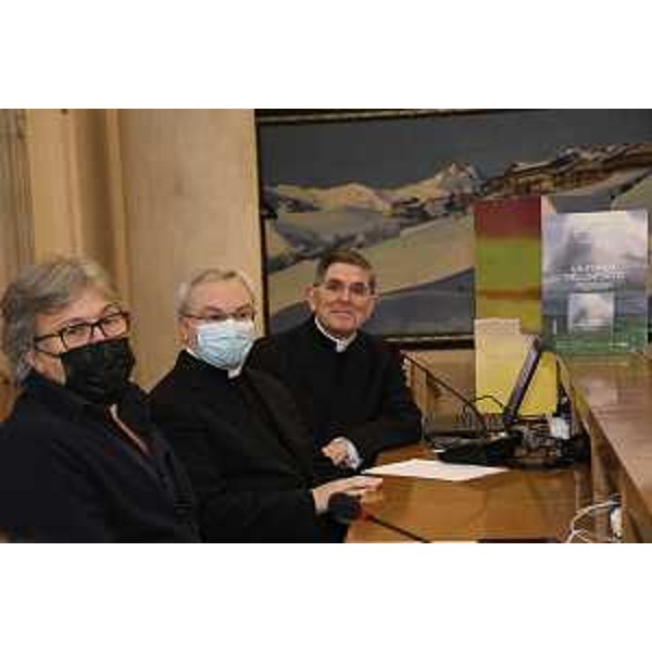 Una fase dell'incontro di presentazione della mostra "Le forme dell'infinito" svoltasi a Udine - Una fase dell'incontro di presentazione della mostra "Le forme dell'infinito" svoltasi a Udine