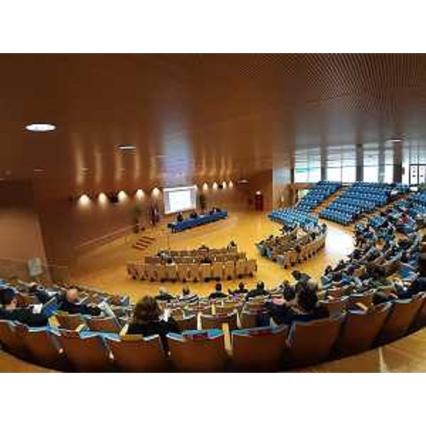 La platea dei sindaci riunita all'Auditorium Comelli - Udine, 7 ottobre 2021 - La platea dei sindaci riunita all'Auditorium Comelli - Udine, 7 ottobre 2021