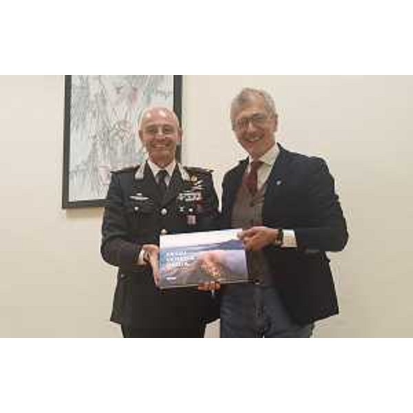 Il generale di brigata Francesco Atxeni e il presidente del Consiglio regionale, Piero Mauro Zanin - Il generale di brigata Francesco Atxeni e il presidente del Consiglio regionale, Piero Mauro Zanin