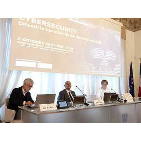 L'assessore ai Sistemi informativi Sebatiano Callari durante l'incontro di oggi a Udine - L'assessore ai Sistemi informativi Sebatiano Callari durante l'incontro di oggi a Udine