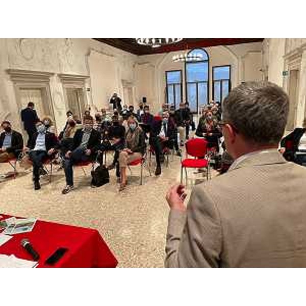 L'assessore regionale alle Risorse agroalimentari e forestali, Stefano Zannier, alla presentazione del progetto 'Pais di rustic amour', a Spilimbergo - L'assessore regionale alle Risorse agroalimentari e forestali, Stefano Zannier, alla presentazione del progetto 'Pais di rustic amour', a Spilimbergo