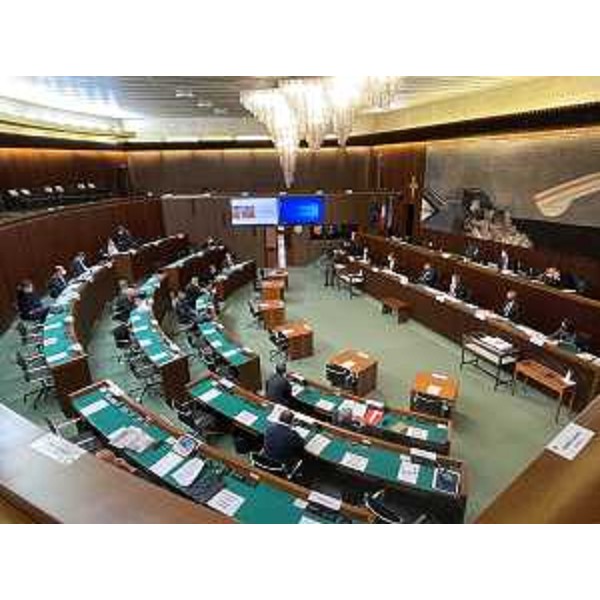 La I Commissione riunita in aula durante l'illustrazione dell'assessore regionale Barbara Zilli - La I Commissione riunita in aula durante l'illustrazione dell'assessore regionale Barbara Zilli