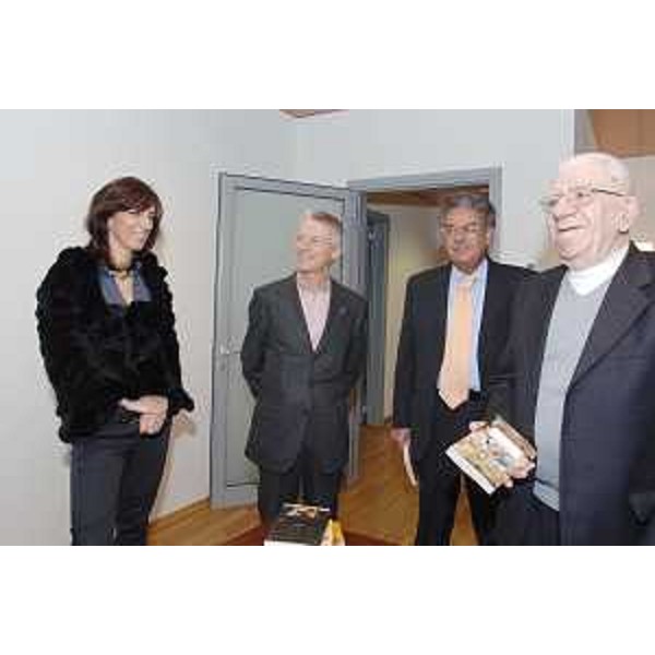 Alessandra Guerra (Consigliere regionale), Riccardo Illy (Presidente Regione Friuli Venezia Giulia), Roberto Antonaz (Assessore regionale Cultura) e Carlo Sgorlon (Scrittore), nella sede regionale di via Volturno a Udine. (Udine 14/01/08)