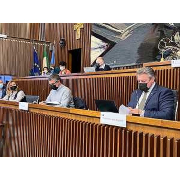 L'assessore regionale Pierpaolo Roberti con il presidente della V Commissione, Diego Bernardis (Lega) - L'assessore regionale Pierpaolo Roberti con il presidente della V Commissione, Diego Bernardis (Lega)