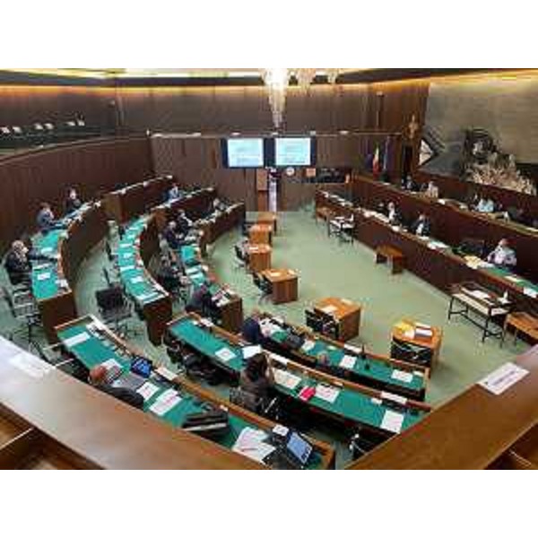 La V Commissione consiliare permanente durante una sessione di lavori in aula - La V Commissione consiliare permanente durante una sessione di lavori in aula