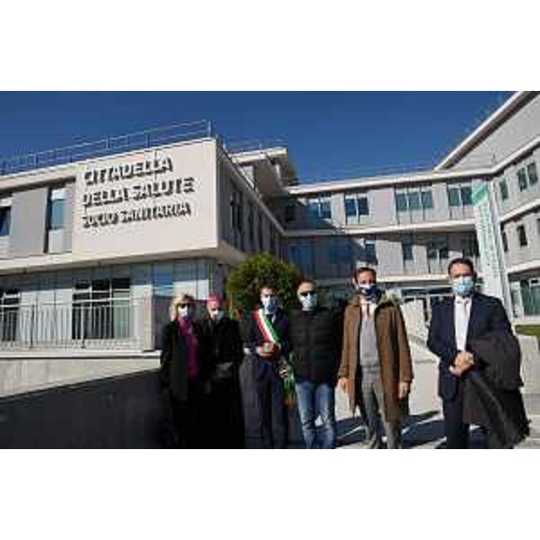 Il governatore del Friuli Venezia Giulia Massimiliano Fedriga e il vicegovernatore Riccardo Riccardi durante linaugurazione della Cittadella della salute sociosanitaria dellAzienda sanitaria Friuli Occidentale a Pordenone. - Il governatore del Friuli Venezia Giulia Massimiliano Fedriga e il vicegovernatore Riccardo Riccardi durante linaugurazione della Cittadella della salute sociosanitaria dellAzienda sanitaria Friuli Occidentale a Pordenone.