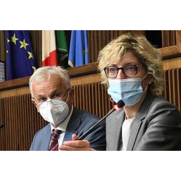 L'assessore Barbara Zilli con il presidente della VI Commissione Giuseppe Sibau - L'assessore Barbara Zilli con il presidente della VI Commissione Giuseppe Sibau