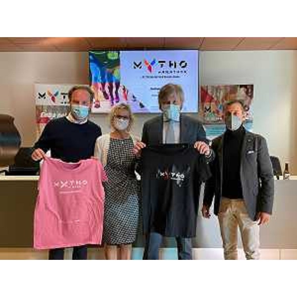 L'assesore regionale alle Attività produttive Sergio Emidio Bini insieme agli gli organizzatori dell'evento e l'assessore allo Sport del Comune di Cividale Giuseppe Ruolo (a destra) - L'assesore regionale alle Attività produttive Sergio Emidio Bini insieme agli gli organizzatori dell'evento e l'assessore allo Sport del Comune di Cividale Giuseppe Ruolo (a destra)