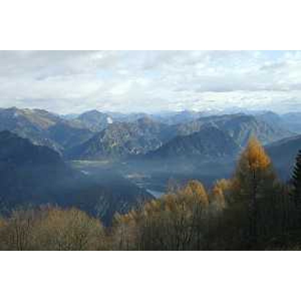 Panorama dalla Val Silisia verso la Val Meduna e il Lago dei Tramonti. Foto: Archivio del Corpo forestale regionale - Marco Pradella