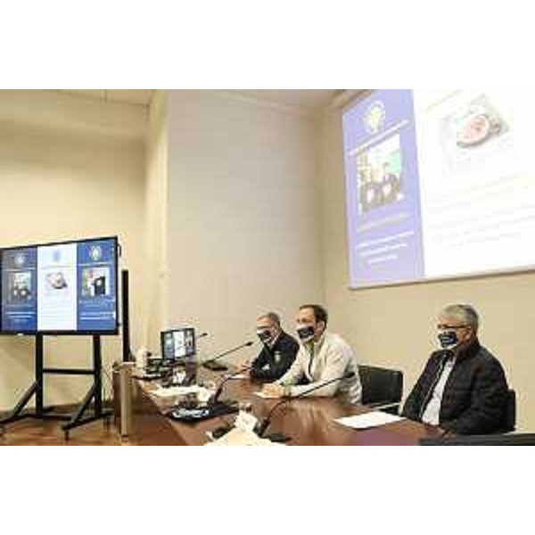 Il governatore Massimiliano Fedriga e l'assessore alle Risorse agroalimentari e forestali Stefano Zannier alla presentazione dei prodotti del marchio 'Io Sono Friuli Venezia Giulia'. - Il governatore Massimiliano Fedriga e l'assessore alle Risorse agroalimentari e forestali Stefano Zannier alla presentazione dei prodotti del marchio 'Io Sono Friuli Venezia Giulia'.