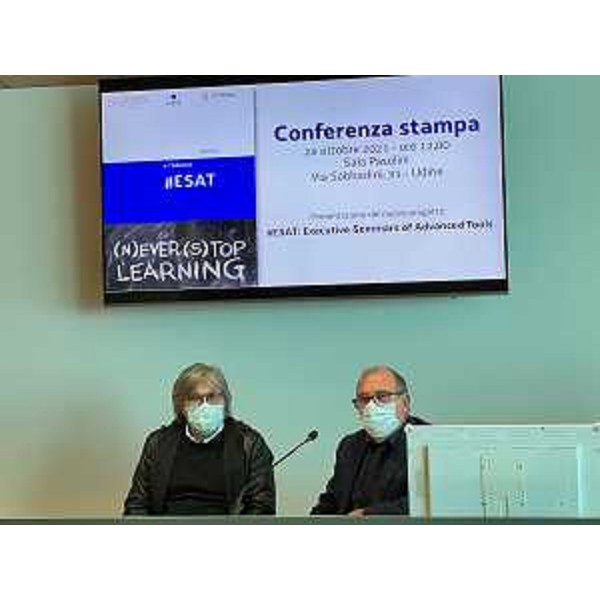 L'assessore regionale alle Attività produttive Sergio Emidio Bini nel corso della conferenza stampa odierna - L'assessore regionale alle Attività produttive Sergio Emidio Bini nel corso della conferenza stampa odierna