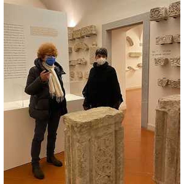 L'assessore regionale alla Cultura Tiziana Gibelli durante la visita alla mostra "Tutte quelle vive luci. Codici miniati della Commedia". - L'assessore regionale alla Cultura Tiziana Gibelli durante la visita alla mostra "Tutte quelle vive luci. Codici miniati della Commedia".