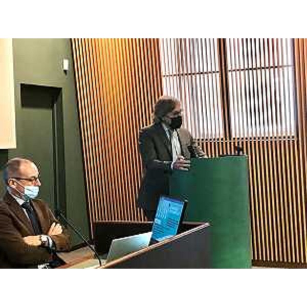 l'assessore regionale alle Attività produttive e Turismo, Sergio Emidio Bini, all'incontro su "Conoscere per competere. Legge SviluppoImpresa: incentivi per lo sviluppo delle Pmi e per nuovi insediamenti in montagna" - l'assessore regionale alle Attività produttive e Turismo, Sergio Emidio Bini, all'incontro su "Conoscere per competere. Legge SviluppoImpresa: incentivi per lo sviluppo delle Pmi e per nuovi insediamenti in montagna"