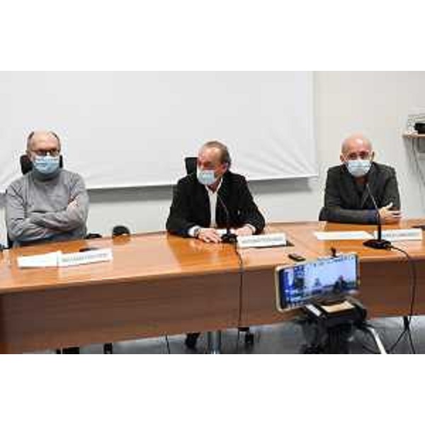 Il vicegovernatore Riccardi con i vertici di Asugi: il direttore generale Antonio Poggiana e il direttore sanitario Andrea Longanesi - Il vicegovernatore Riccardi con i vertici di Asugi: il direttore generale Antonio Poggiana e il direttore sanitario Andrea Longanesi