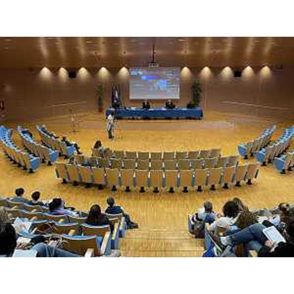 Il presidente del Cr Fvg, Piero Mauro Zanin, e il garante Paolo Pittaro durante l'intervento iniziale di Enrico Galiano - Il presidente del Cr Fvg, Piero Mauro Zanin, e il garante Paolo Pittaro durante l'intervento iniziale di Enrico Galiano