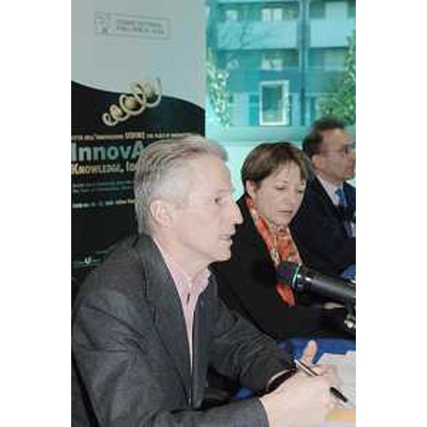 Riccardo Illy (Presidente Friuli Venezia Giulia) presenta "InnovAction", terzo Salone della conoscenza, delle idee e dell'innovazione al servizio delle imprese, nella sala "Pier Paolo Pasolini" del palazzo regionale di via Volturno a Udine. (Udine 24/01/08)
