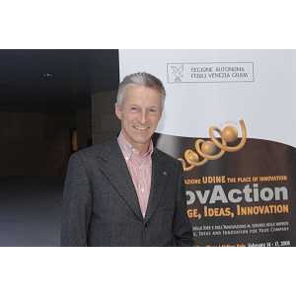 Riccardo Illy (Presidente Friuli Venezia Giulia) presenta "InnovAction", terzo Salone della conoscenza, delle idee e dell'innovazione al servizio delle imprese, nella sala "Pier Paolo Pasolini" del palazzo regionale di via Volturno a Udine. (Udine 24/01/08)