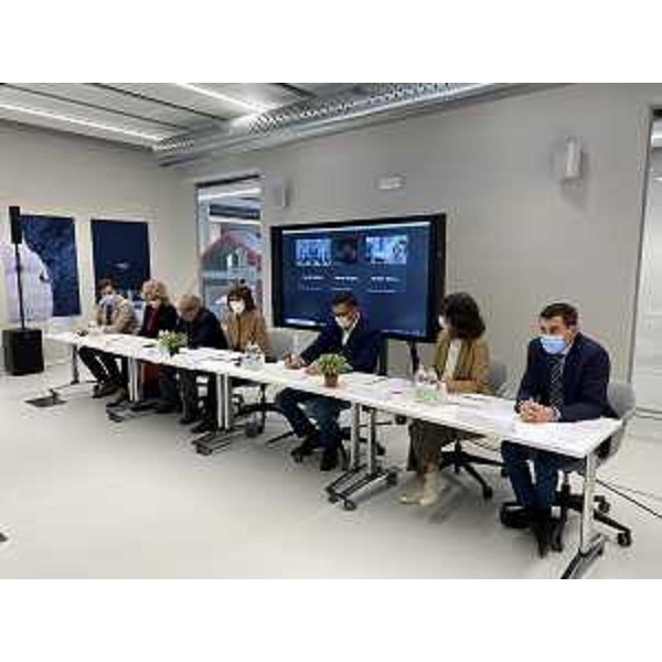 L'assessore regionale al Lavoro, Formazione, Istruzione, Ricerca, Università e Famiglia Alessia Rosolen durante la presentazione del progetto Futurelab, svoltasi all'interno del centro di formazione esperienziale Lef di San Vito al Tagliamento, alla quale hanno partecipato anche il presidente di Confindustria Alto Adriatico, Michelangelo Agrusti e il direttore dell'Ufficio scolastico regionale Daniele Beltrame. - L'assessore regionale al Lavoro, Formazione, Istruzione, Ricerca, Università e Famiglia Alessia Rosolen durante la presentazione del progetto Futurelab, svoltasi all'interno del centro di formazione esperienziale Lef di San Vito al Tagliamento, alla quale hanno partecipato anche il presidente di Confindustria Alto Adriatico, Michelangelo Agrusti e il direttore dell'Ufficio scolastico regionale Daniele Beltrame.