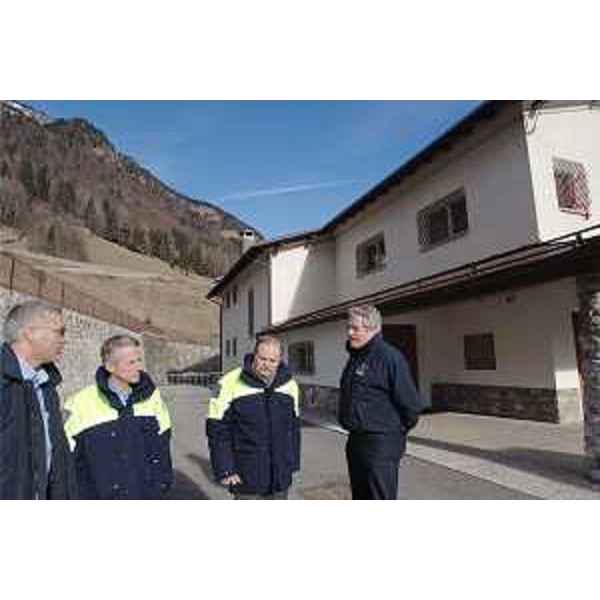 Riccardo Illy (Presidente Friuli Venezia Giulia) e Gianfranco Moretton (Assessore regionale Protezione civile) in sopralluogo a Forni Avoltri. (Forni Avoltri 28/01/08)