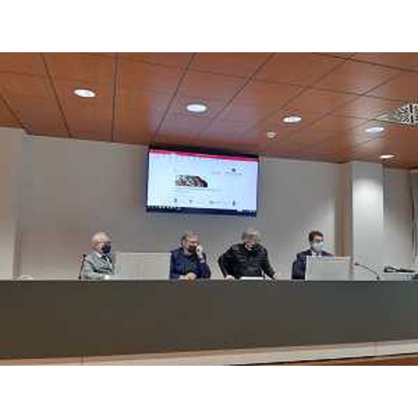 L'assessore regionale alle Attività produttive e al Turismo Sergio Emidio Bini (terzo da sinistra) nella Sala Pasolini della sede della Regione di Udine. Da sinistra a destra: il presidente di Confcommercio Pordenone Alberto Marchiori, il presidente regionale di Confcommercio Giovanni Da Pozzo, Bini e il presidente di Confcommercio Gorizia Gianluca Madriz - L'assessore regionale alle Attività produttive e al Turismo Sergio Emidio Bini (terzo da sinistra) nella Sala Pasolini della sede della Regione di Udine. Da sinistra a destra: il presidente di Confcommercio Pordenone Alberto Marchiori, il presidente regionale di Confcommercio Giovanni Da Pozzo, Bini e il presidente di Confcommercio Gorizia Gianluca Madriz