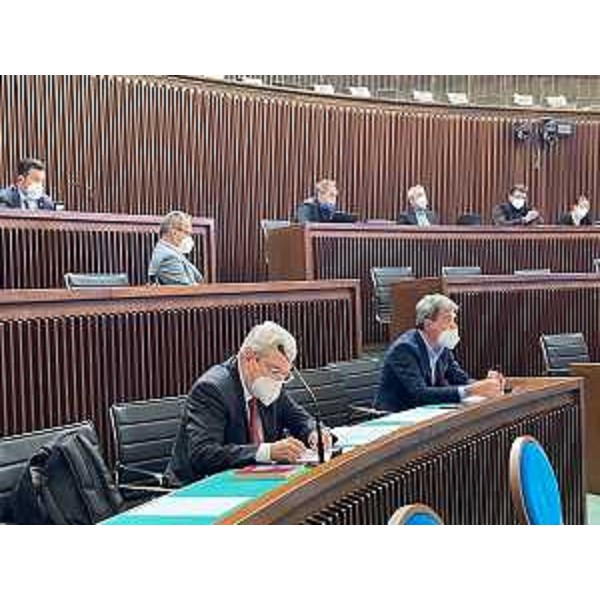 I consiglieri di opposizione durante i lavori della V Commissione - I consiglieri di opposizione durante i lavori della V Commissione