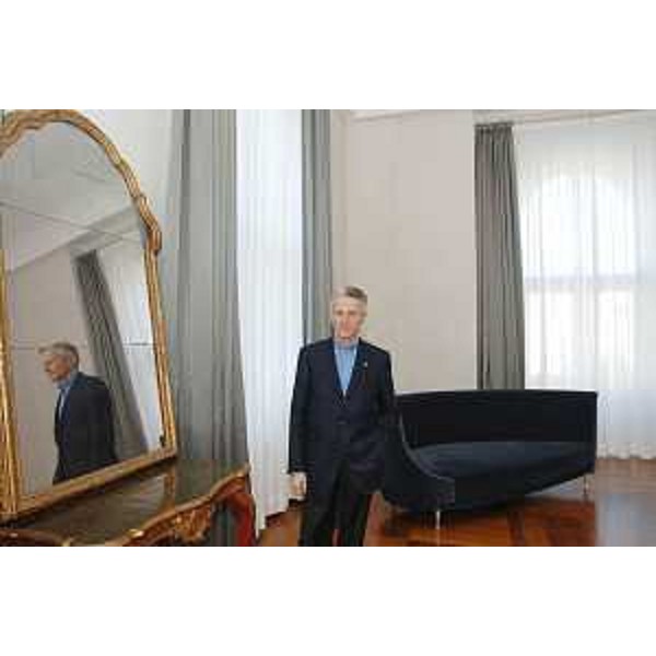 Riccardo Illy (Presidente Friuli Venezia Giulia) nei nuovi uffici della Presidenza in piazza Unità d'Italia a Trieste. (Trieste 29/01/08)