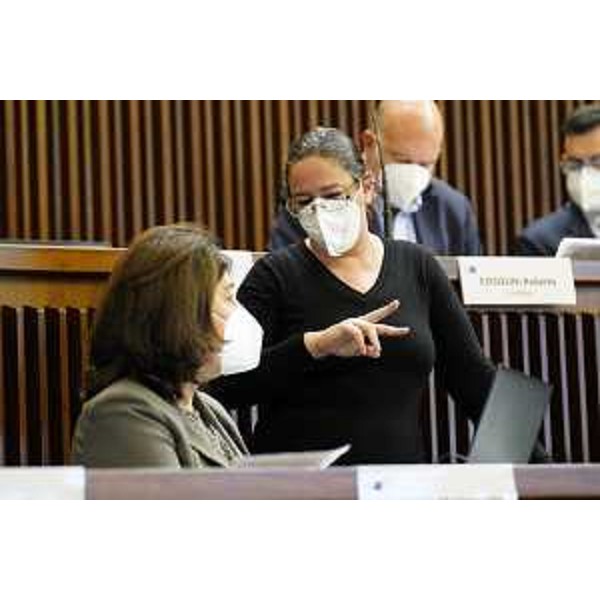 Ilaria Dal Zovo (M5S), insieme alla collega Mariagrazia Santoro (Pd) - Ilaria Dal Zovo (M5S), insieme alla collega Mariagrazia Santoro (Pd)