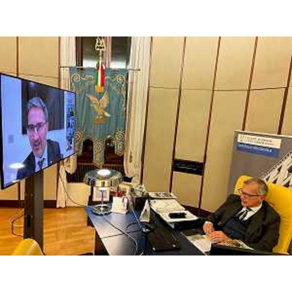 Il presidente del Cr Fvg, Piero Mauro Zanin, in videoconferenza con il presidente della Provincia autonoma di Bolzano, Arno Kompatscher - Il presidente del Cr Fvg, Piero Mauro Zanin, in videoconferenza con il presidente della Provincia autonoma di Bolzano, Arno Kompatscher