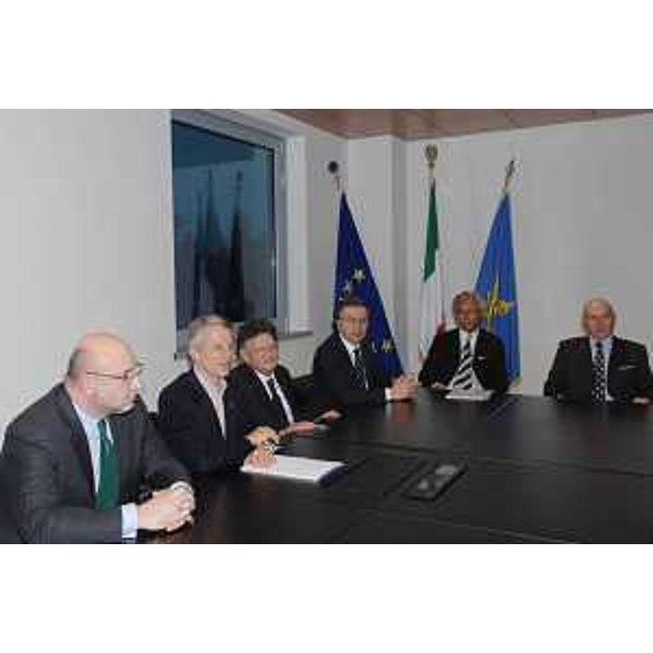 Enrico Bertossi (Assessore regionale Attività produttive), Riccardo Illy (Presidente Regione Friuli Venezia Giulia) e Steno Marcegaglia (Presidente Gruppo siderurgico Steno Marcegaglia). (Udine 30/01/08)