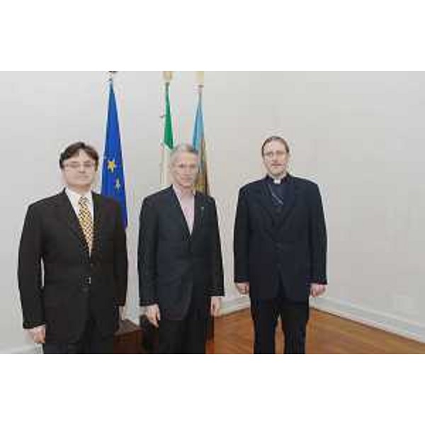 Riccardo Illy (Presidente Friuli Venezia Giulia) riceve il Presidente della Comunità greco orientale di Trieste Cosmas Cosmidis e l'Archimandrita Athenagoras Fasiolo, nella sede della Regione a Trieste. (Trieste 06/02/08) 