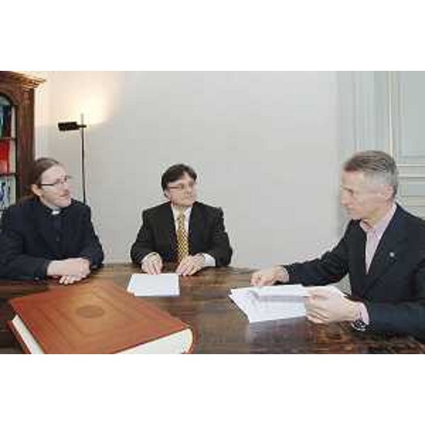 Riccardo Illy (Presidente Friuli Venezia Giulia) riceve il Presidente della Comunità greco orientale di Trieste Cosmas Cosmidis e l'Archimandrita Athenagoras Fasiolo, nella sede della Regione a Trieste. (Trieste 06/02/08) 