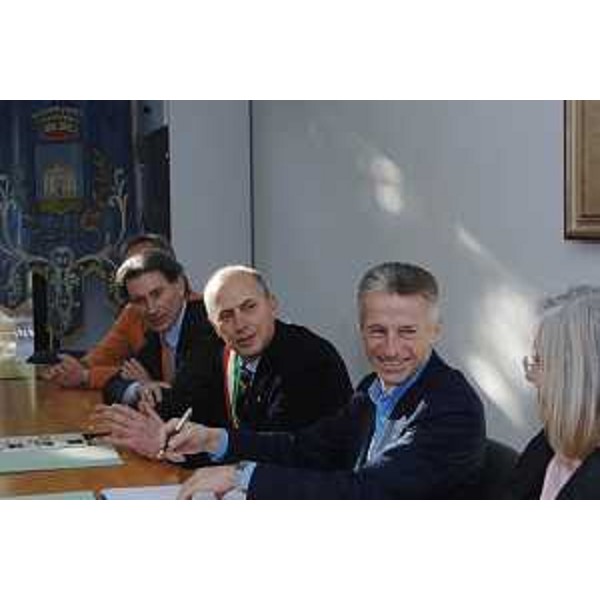 Riccardo Illy (Presidente Friuli Venezia Giulia), con Adriano Domenico Piccoli (Sindaco Coseano), nel corso della visita al Comune di Coseano. (Coseano 07/02/08)