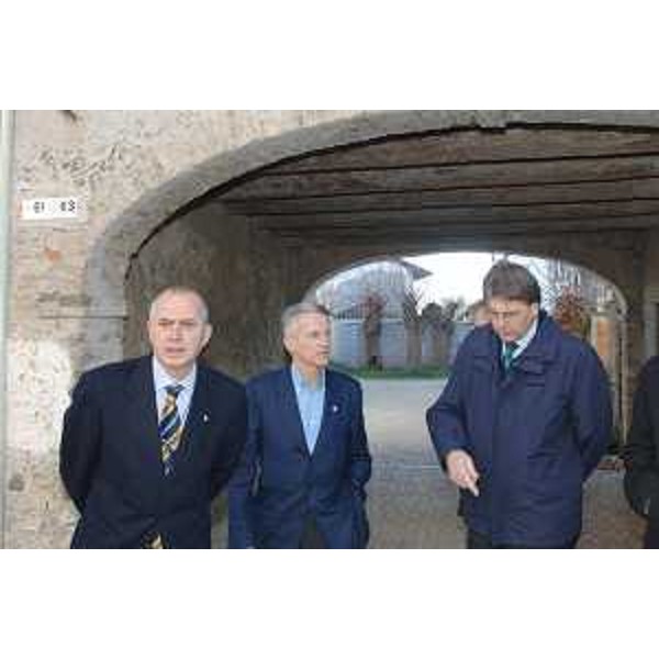 Riccardo Illy (Presidente Friuli Venezia Giulia), con Adriano Domenico Piccoli (Sindaco Coseano), nel corso della visita al Comune di Coseano. (Coseano 07/02/08)